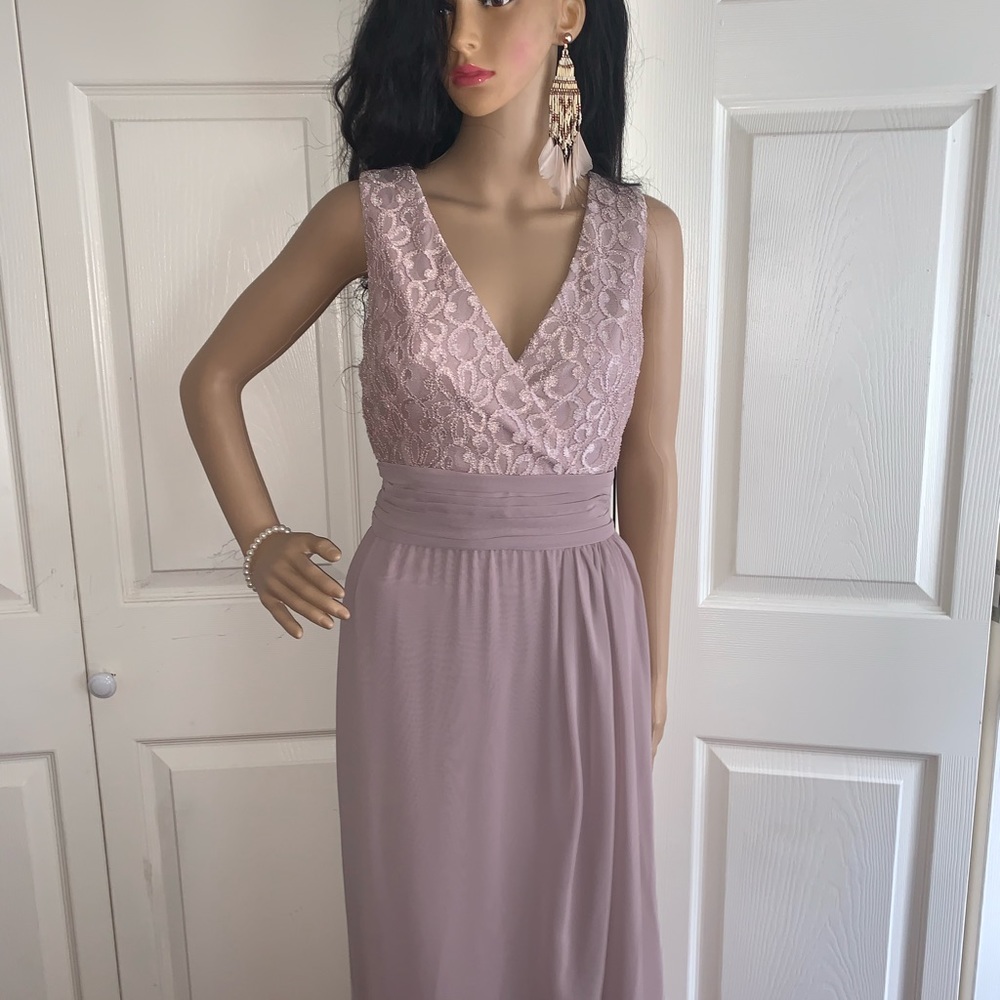 Beautiful Evening Gown - Picture 2 of 16